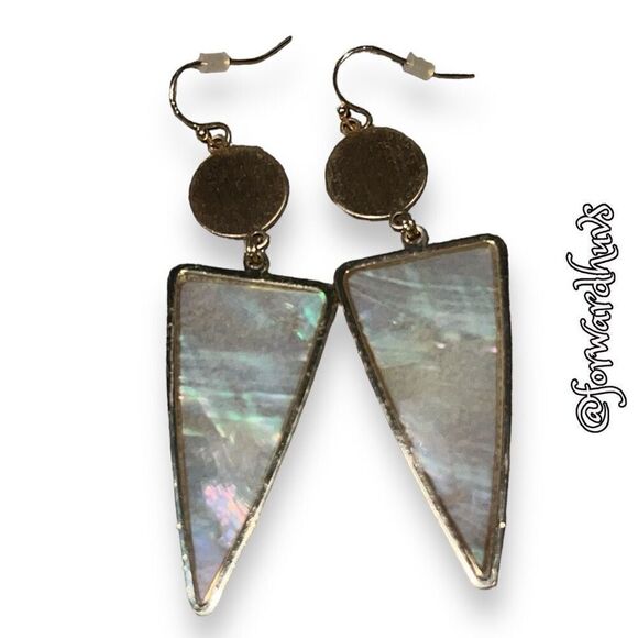 Beautiful Gold Tone Mother of Pearl Dangle Earrings - Picture 3 of 8